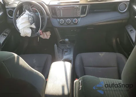 2016 Toyota Rav4 Le z USA, uszkodzony, nr VIN JTMBFREV9GJ054630